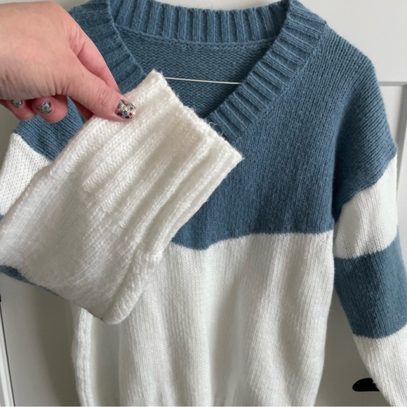 Womans, XL, v neck sweater. Cozy, warm, School, teacher, casual, date night - Picture 2 of 4